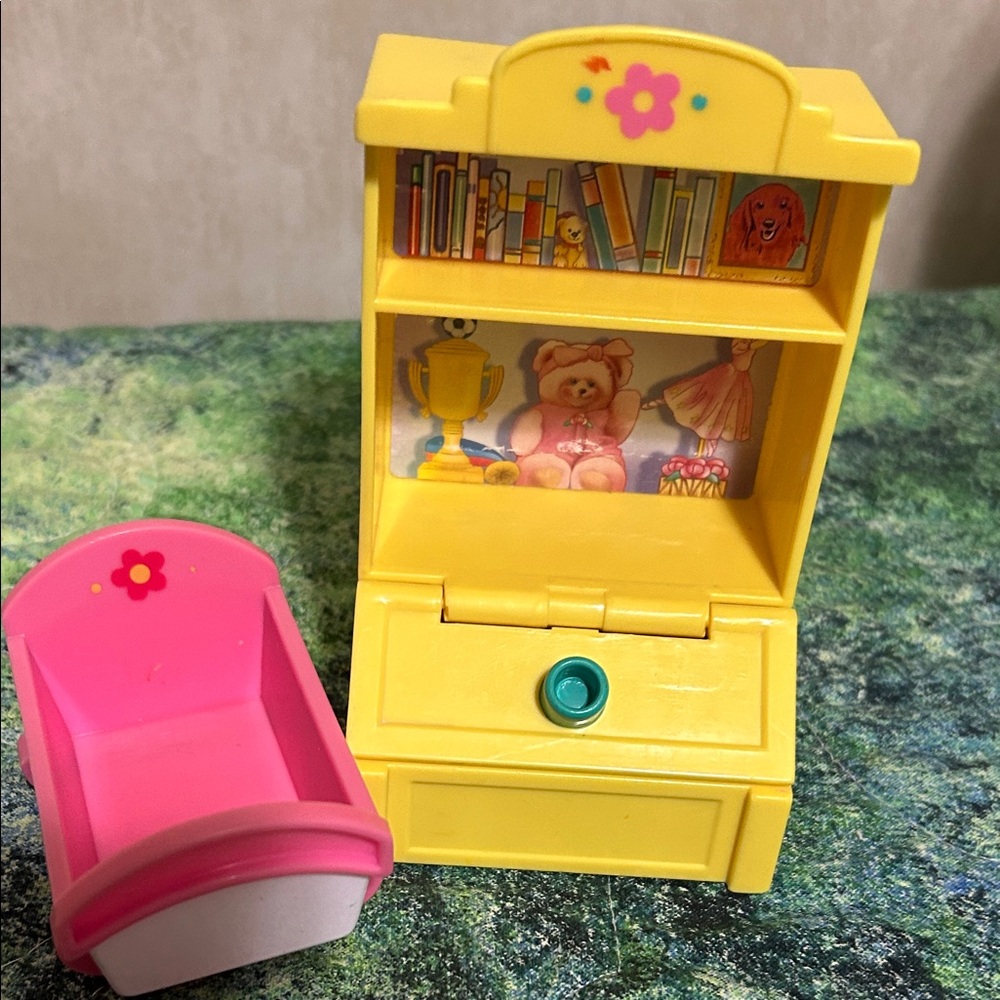 VINTAGE MATTEL 2000 Yellow and PinkToy Furniture Set